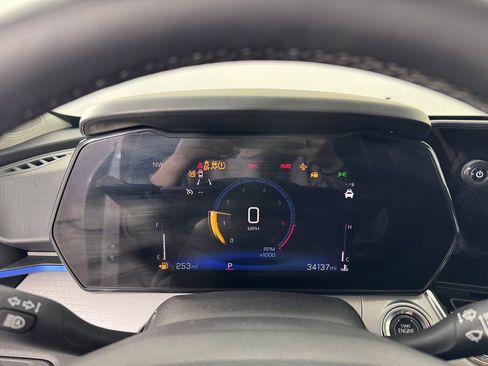 Used 2025 Chevrolet Trax LT w/ LT Convenience Package FWD image 26