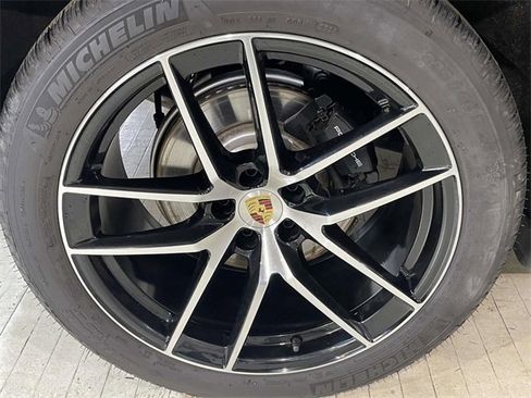 Certified 2025 Porsche Macan image 63