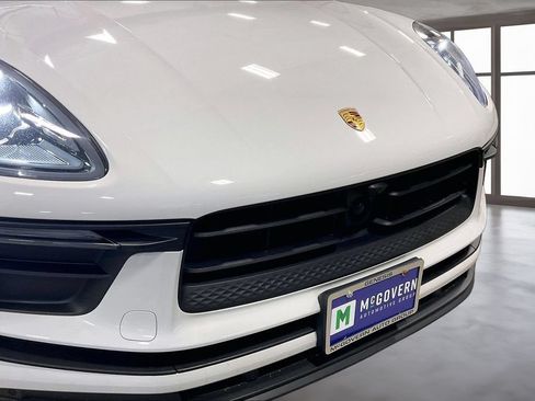 Used 2023 Porsche Macan AWD/4WD image 33