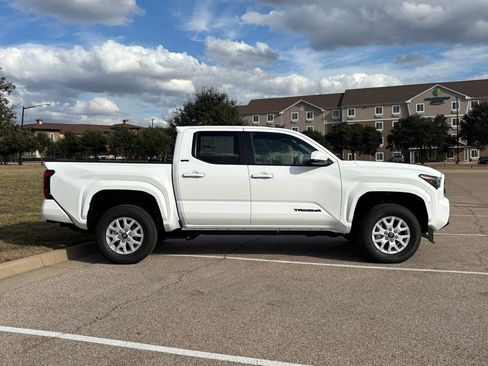 New 2026 Toyota Tacoma SR5 image 5