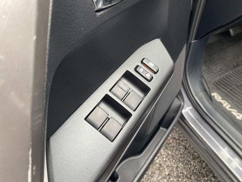 Used 2018 Toyota RAV4 XLE image 18