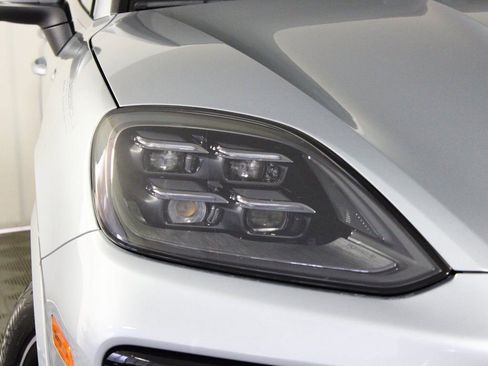 Certified 2025 Porsche Cayenne Coupe image 11