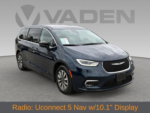 Used 2024 Chrysler Pacifica Limited FWD image 3
