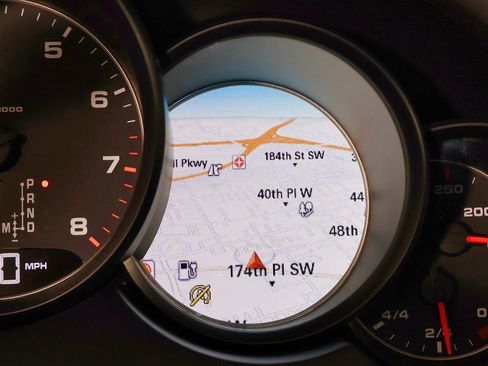 Used 2017 Porsche Cayenne Platinum Edition w/ Premium Package Plus (PJX) image 33