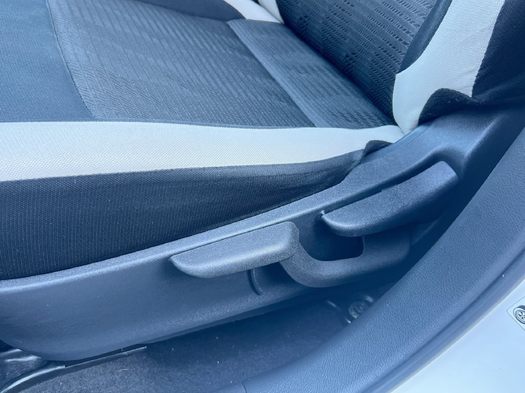Used 2022 Nissan Versa SV FWD image 21