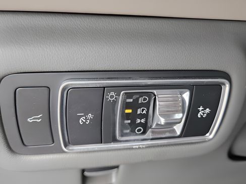 Used 2024 Lincoln Nautilus Premier image 20