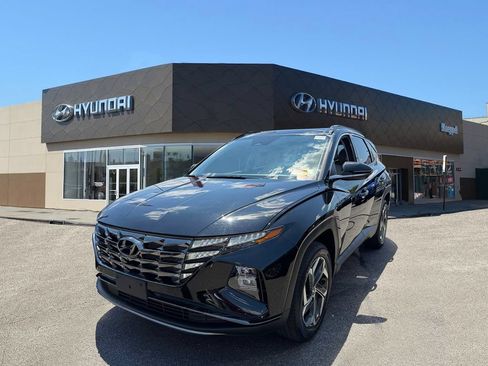 Certified 2023 Hyundai Tucson Limited w/ Winter Package AWD/4WD image 4