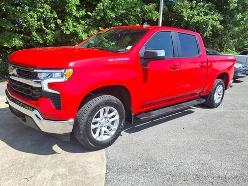 Used 2022 Chevrolet Silverado 1500 LT w/ Convenience Package II AWD/4WD image 4