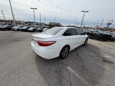 Used 2016 Toyota Camry SE image 6