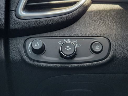 Used 2020 Chevrolet Trax Premier FWD image 24