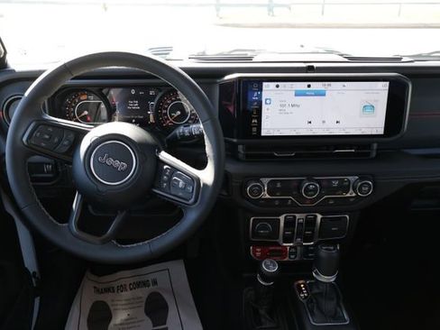 Used 2025 Jeep Wrangler Rubicon image 11