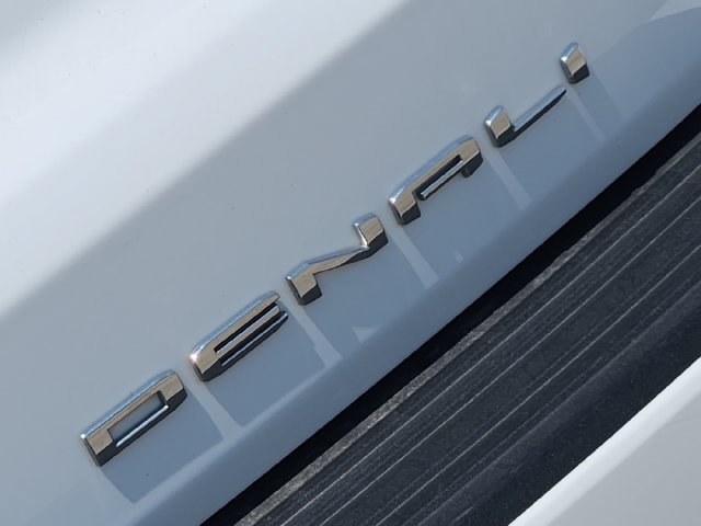 Used 2024 GMC Yukon XL Denali RWD image 11