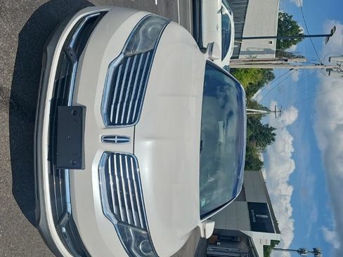 Used 2018 Lincoln MKX Select w/ Select Plus Package AWD/4WD image 2