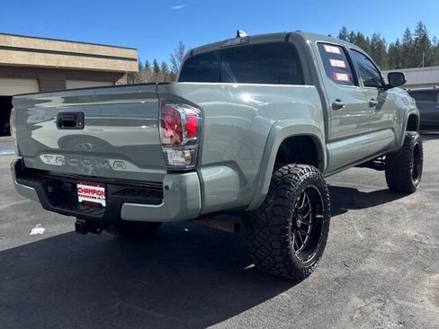 Used 2022 Toyota Tacoma TRD Sport w/ TRD Premium Sport Package image 5