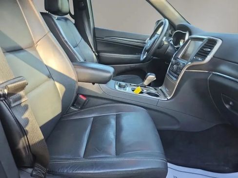 Used 2017 Jeep Grand Cherokee Limited AWD/4WD image 12