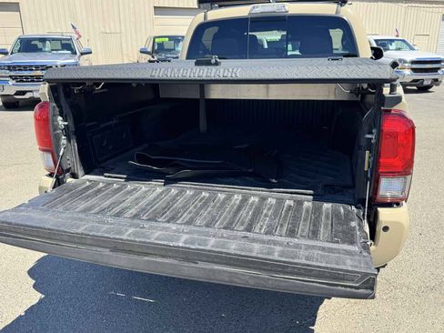 Used 2018 Toyota Tacoma TRD Off-Road w/ Technology Package AWD/4WD image 14