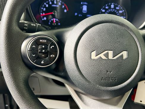 Used 2022 Kia Soul LX image 18