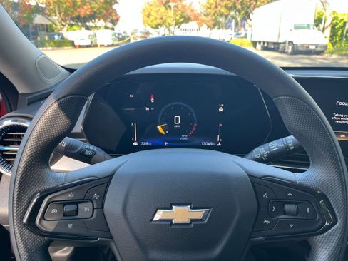 Used 2025 Chevrolet Trax LT image 25