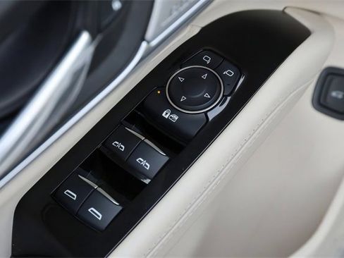 Used 2025 Cadillac CT4 Premium Luxury image 11