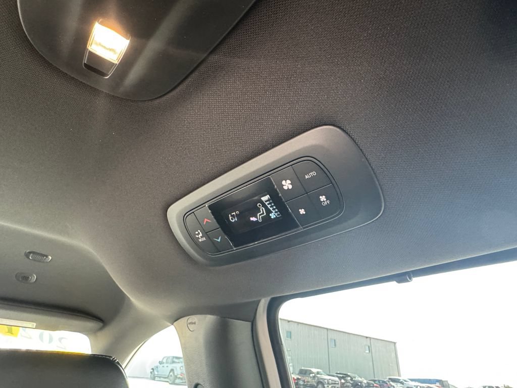 New 2027 Chrysler Pacifica Select FWD image 34