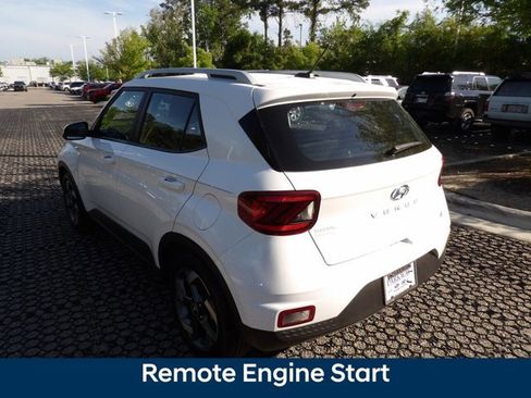 Used 2023 Hyundai Venue SEL FWD image 9
