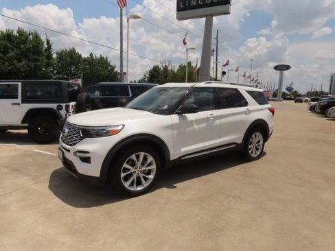 Used 2023 Ford Explorer Platinum w/ Technology Package AWD/4WD image 2