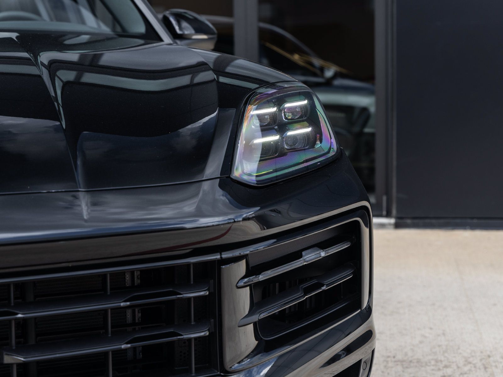Certified 2025 Porsche Cayenne E-Hybrid Coupe AWD/4WD image 19