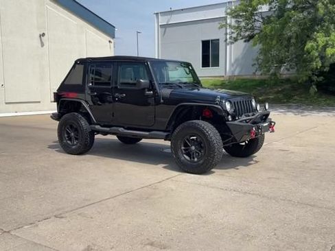 Used 2017 Jeep Wrangler Unlimited Sahara AWD/4WD image 4