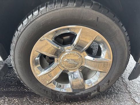 Used 2018 Chevrolet Suburban LT w/ LT Signature Package image 30