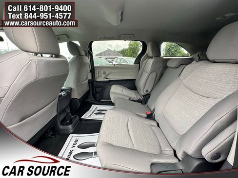 Used 2024 Toyota Sienna LE FWD image 17