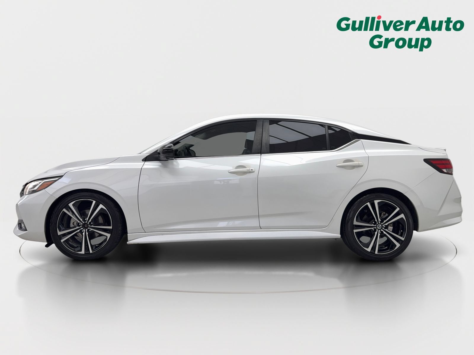 Used 2020 Nissan Sentra SR w/ Premium Package FWD image 3
