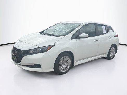 Used 2025 Nissan Leaf S FWD image 3