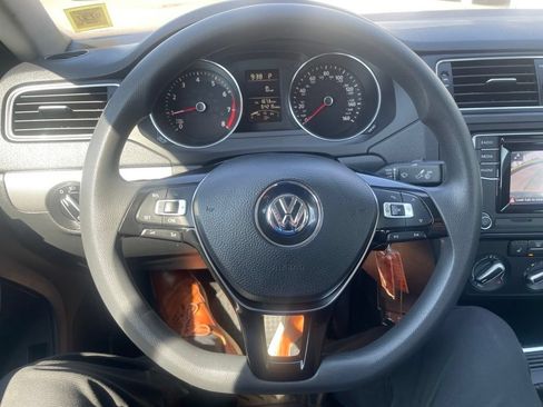 Used 2017 Volkswagen Jetta S w/ Jetta S Cold Weather Package FWD image 22