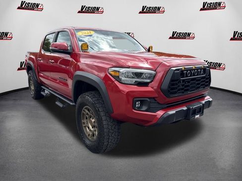 Used 2021 Toyota Tacoma TRD Off-Road w/ Technology Package AWD/4WD image 3