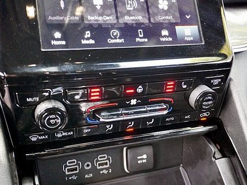 Used 2023 Jeep Grand Cherokee Altitude AWD/4WD image 29