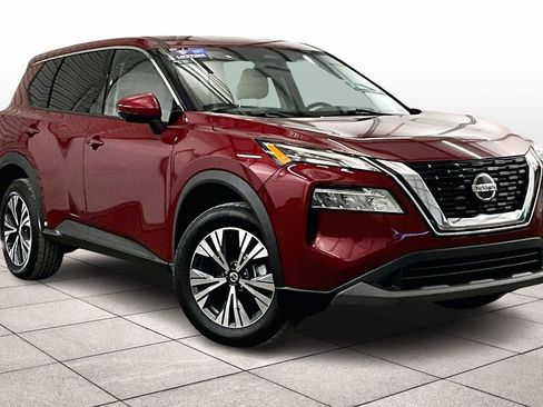 Used 2021 Nissan Rogue SV image 2