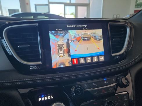 New 2027 Chrysler Pacifica Select AWD/4WD image 21