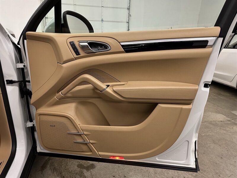 Used 2014 Porsche Cayenne AWD/4WD image 27