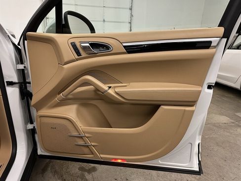 Used 2014 Porsche Cayenne AWD/4WD image 27