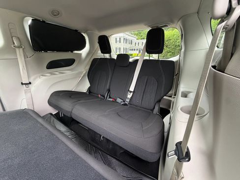Used 2021 Chrysler Voyager L FWD image 19