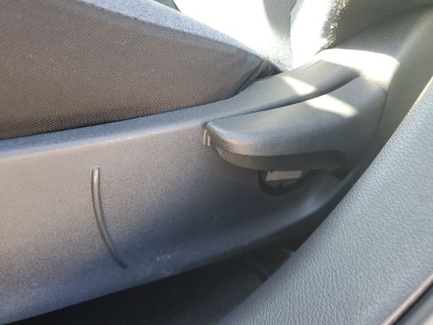 Used 2025 Nissan Versa SV image 14