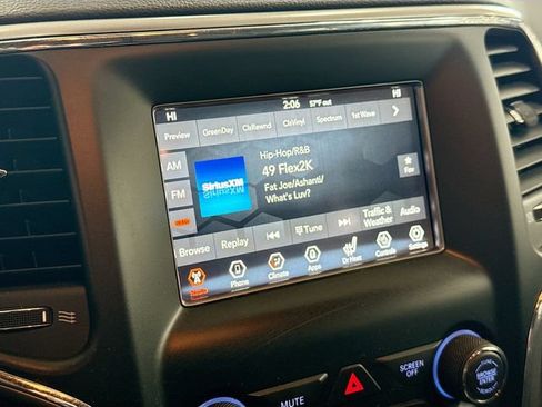 Used 2019 Jeep Grand Cherokee Laredo AWD/4WD image 15