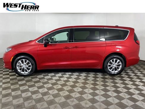 Used 2026 Chrysler Pacifica Select AWD/4WD image 26
