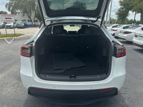 Used 2021 Tesla Model Y Long Range AWD/4WD image 12