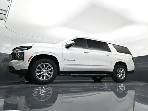 New 2025 Chevrolet Suburban Premier image 39