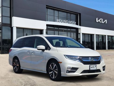 Used 2018 Honda Odyssey Elite image 3