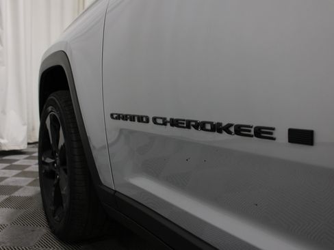 Used 2024 Jeep Grand Cherokee L Limited w/ Black Appearance Package AWD/4WD image 33