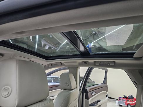 Used 2015 Cadillac SRX Luxury w/ Driver Awareness Package image 38