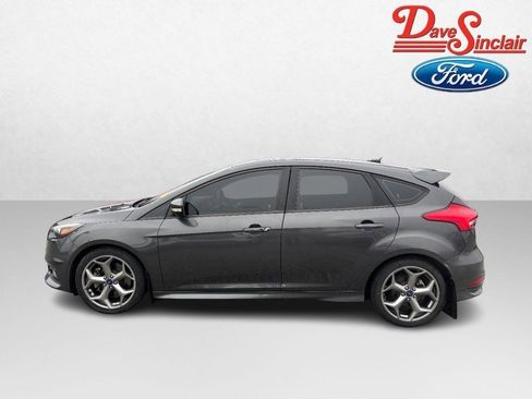 Used 2016 Ford Focus ST w/ Equipment Group 402A image 10