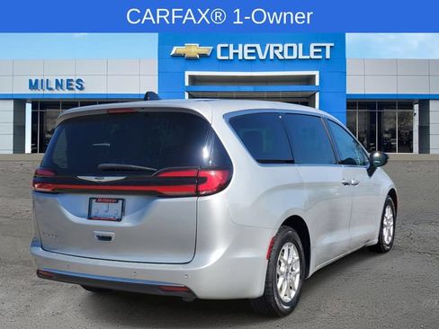 Used 2024 Chrysler Pacifica Touring-L FWD image 5